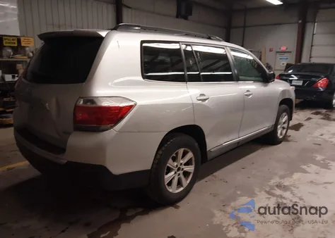 2013 Toyota Highlander Se V6 z USA, uszkodzony, nr VIN 5TDBK3EH2DS225414